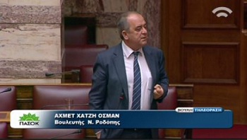 Έντονη συζήτηση για τη φωτογράφιση του Χατζηοσμάν μπροστά από τη σημαία της ανεξάρτητης Θράκης