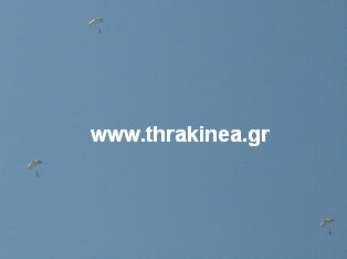 Επίδειξη αλεξιπτωτιστών στην Αλεξανδρούπολη