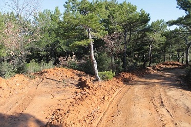 Νέες καταγγελίες για παρανομίες στο λόφο του Περάματος