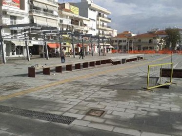 Τώρα: Άνοιξε η πλατεία Ορεστιάδας (φωτογραφίες)