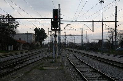 Και πάλι στόχος οι γραμμές του τρένου