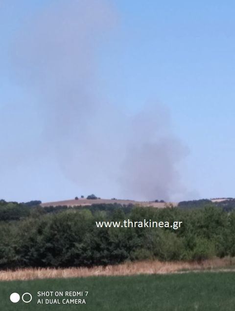 Χιλιόμετρα μακριά ορατοί οι καπνοί από την μεσημεριανή φωτιά στα Κόμαρα