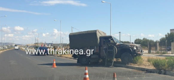 Πριν λίγο: Τροχαίο με στρατιωτικό όχημα