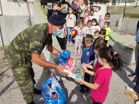 Δώρα σε μειονοτικά σχολεία της Θράκης από το Δ Σώμα Στρατού