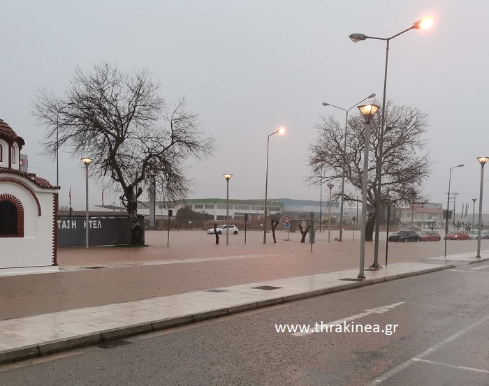 Βίντεο: Πλημμύρισαν δρόμοι και στο αεροδρόμιο Αλεξανδρούπολης