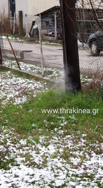 Τώρα: Φωτιά σε στύλο του ΔΕΔΔΗΕ στο Φυλάκιο