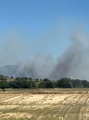 Βίντεο: Συνεχίζει το καταστροφικό της έργο η πυρκαγιά στο Αρίστηνο – Εκκενώθηκαν τα χωριά SOS