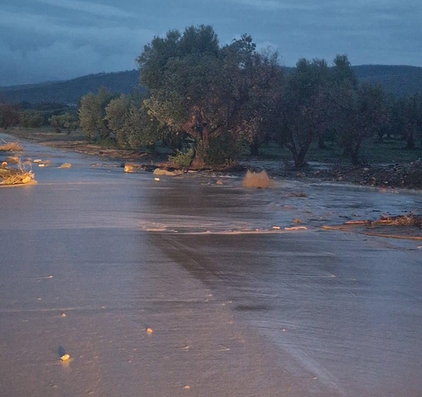 Έσπασε αγωγός ύδρευσης στην περιοχή της Μεσημβρίας